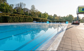 Preview webcam image Prague - swimming pool