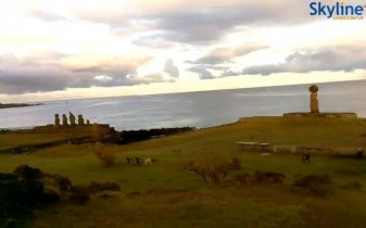 Preview webcam image Bay Hanga Roa - Moai Statues